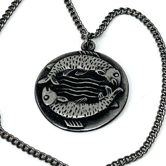 Pisces Pendant Charm Necklace Vintage Horoscope Zodiac Round - Picture 2 of 7
